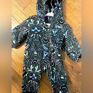 Columbia 0-3 month bunting. VGUC.